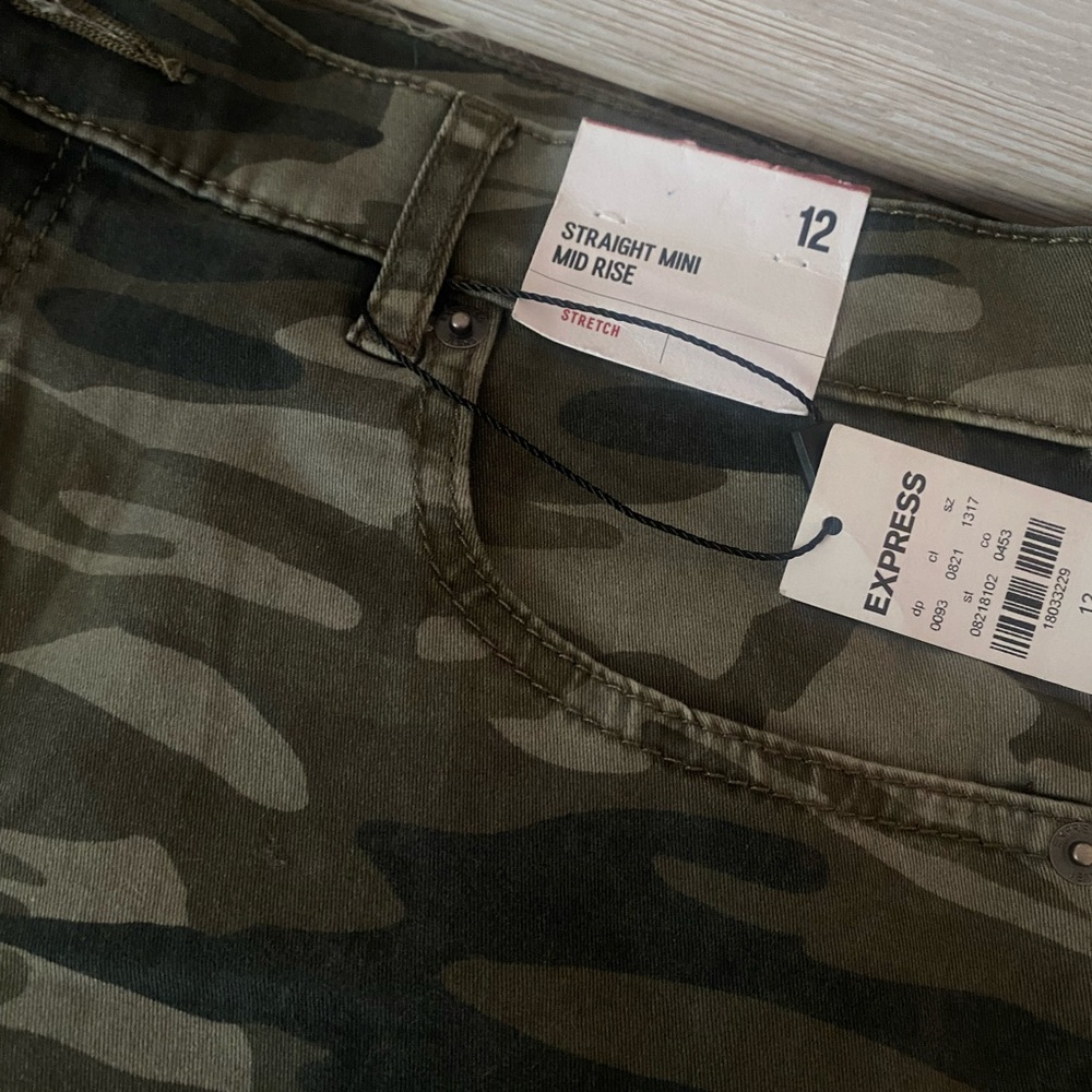 Express Camo skirt.